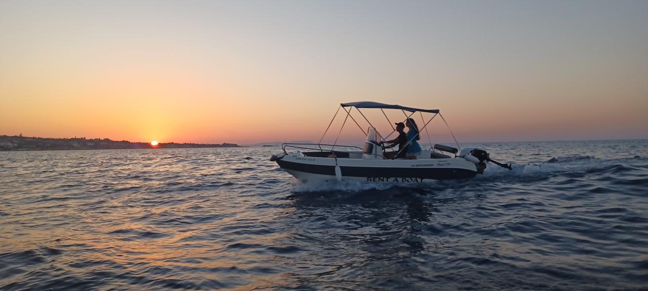 Boat Rental – Up to 6 People